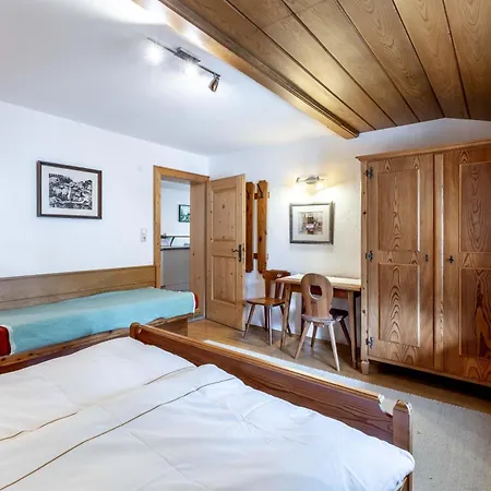 Anton Huter * سانكت أنتون ام ارلبرغ